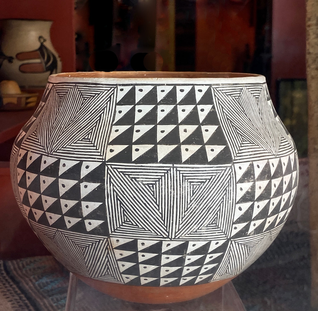 I'm no expert on the ceramics of the Native American… Flickr