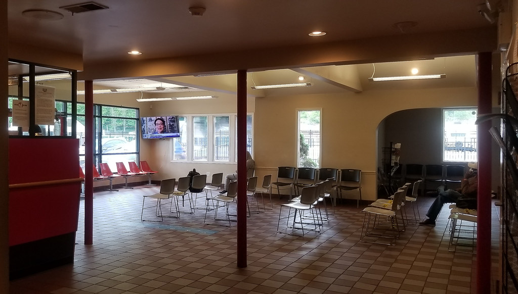 Delaware Water Gap Bus Terminal (Martz Trailways) www.mart… R36 Coach Flickr