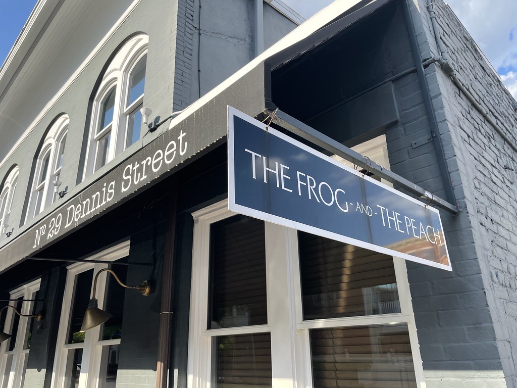 NJ New Brunswick The Frog & The Peach a photo on Flickriver