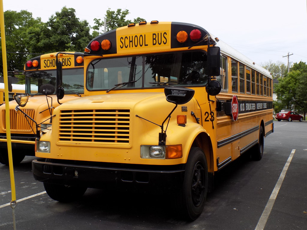 Bowling Green Independent Schools 23 (7) Bus lot Bowling… Flickr
