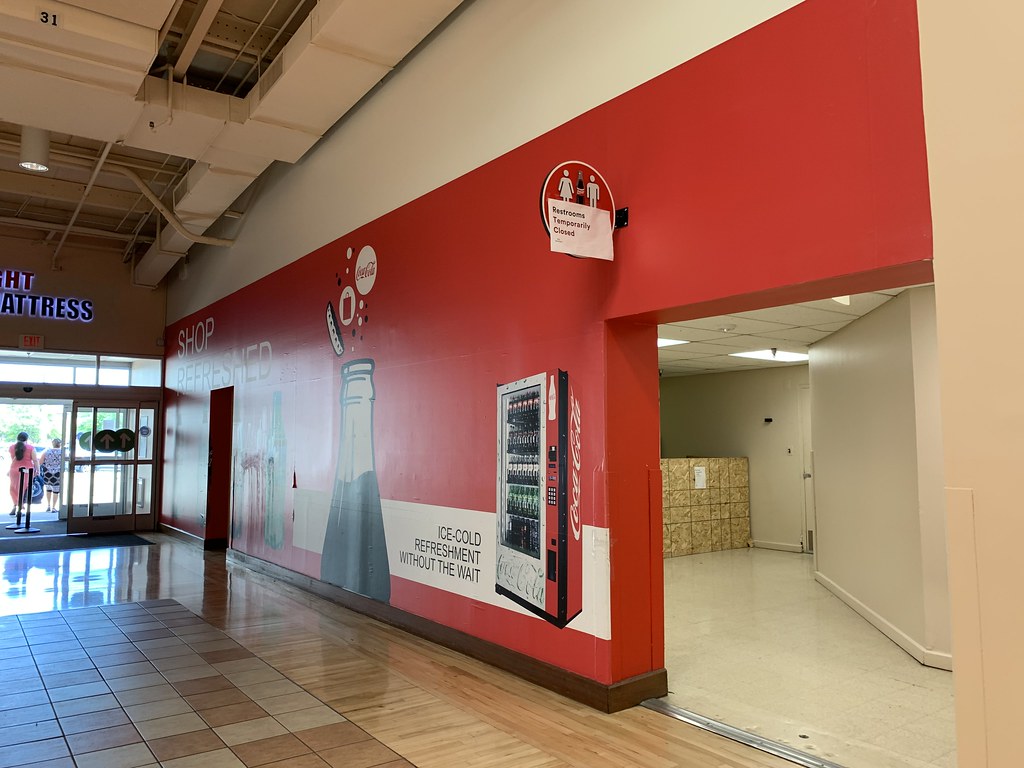 Potomac Mills interior Potomac Mills (1,839,130 square fee… Flickr