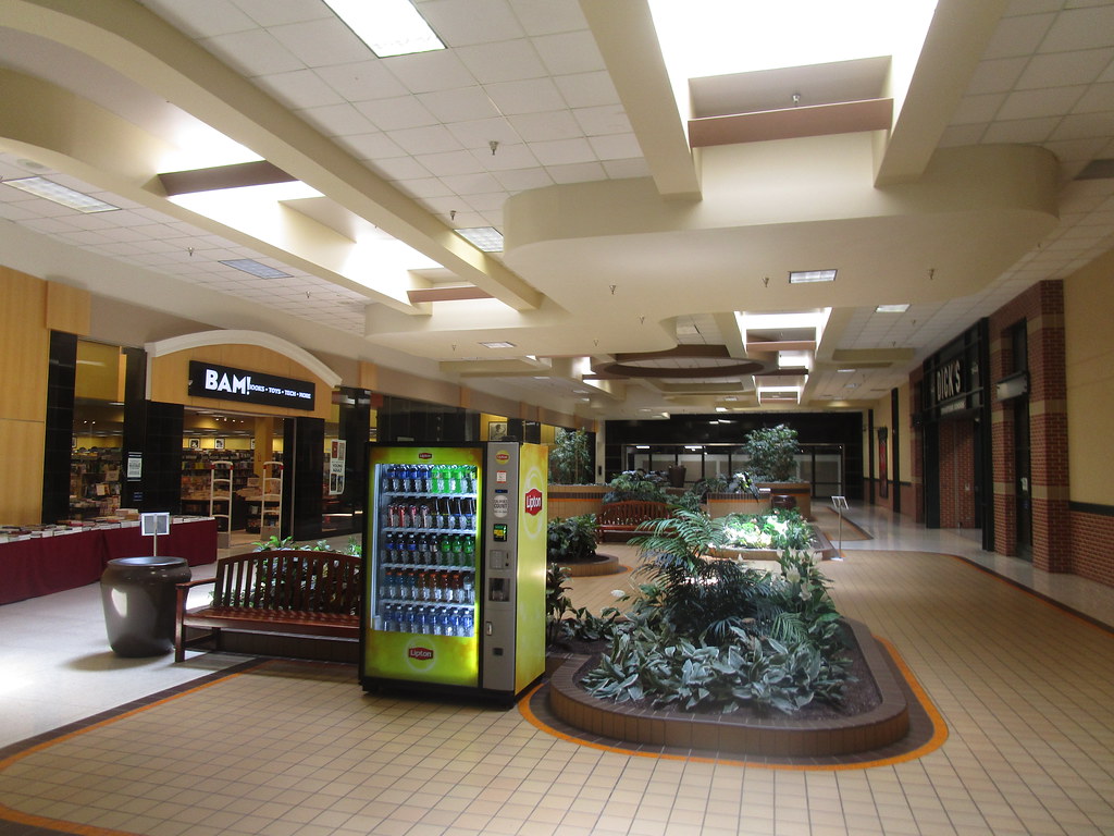Mall Pennsdale (Muncy), PA. April 2021. … Flickr