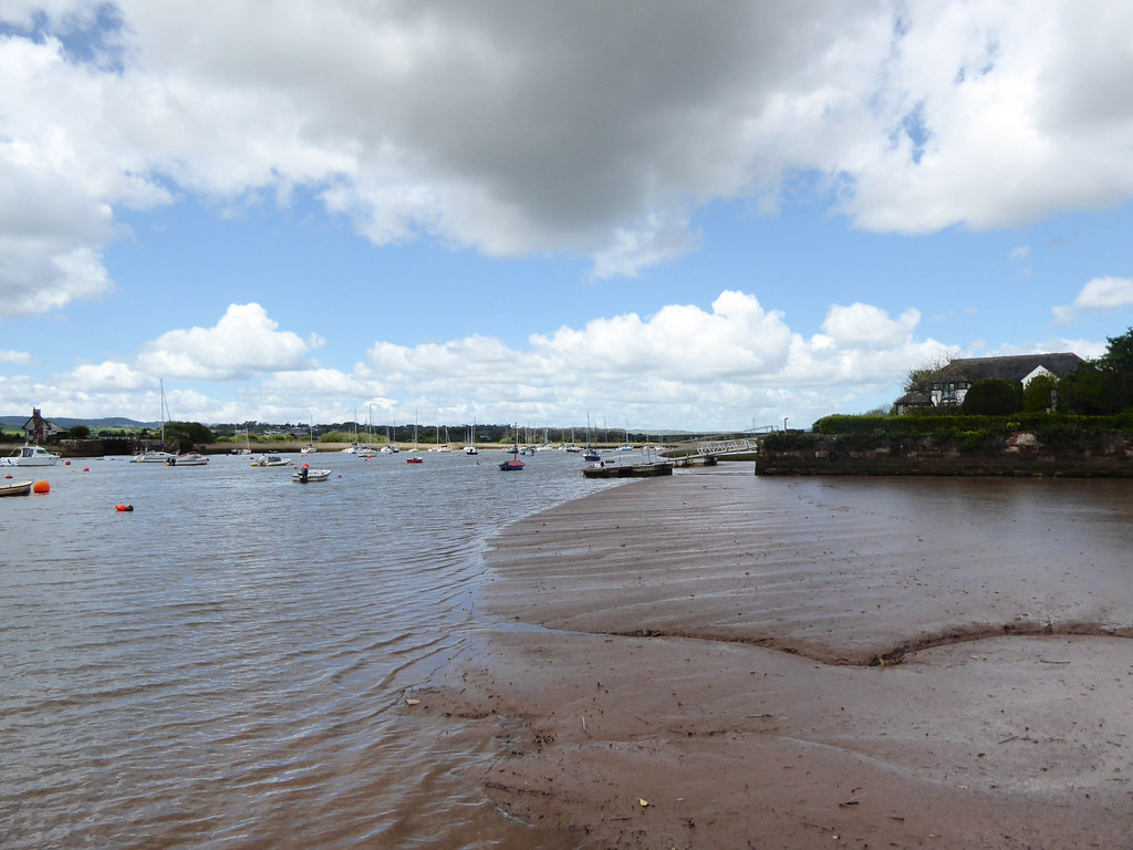 Topsham The delightful town of Topsham lies on the east ba… Flickr