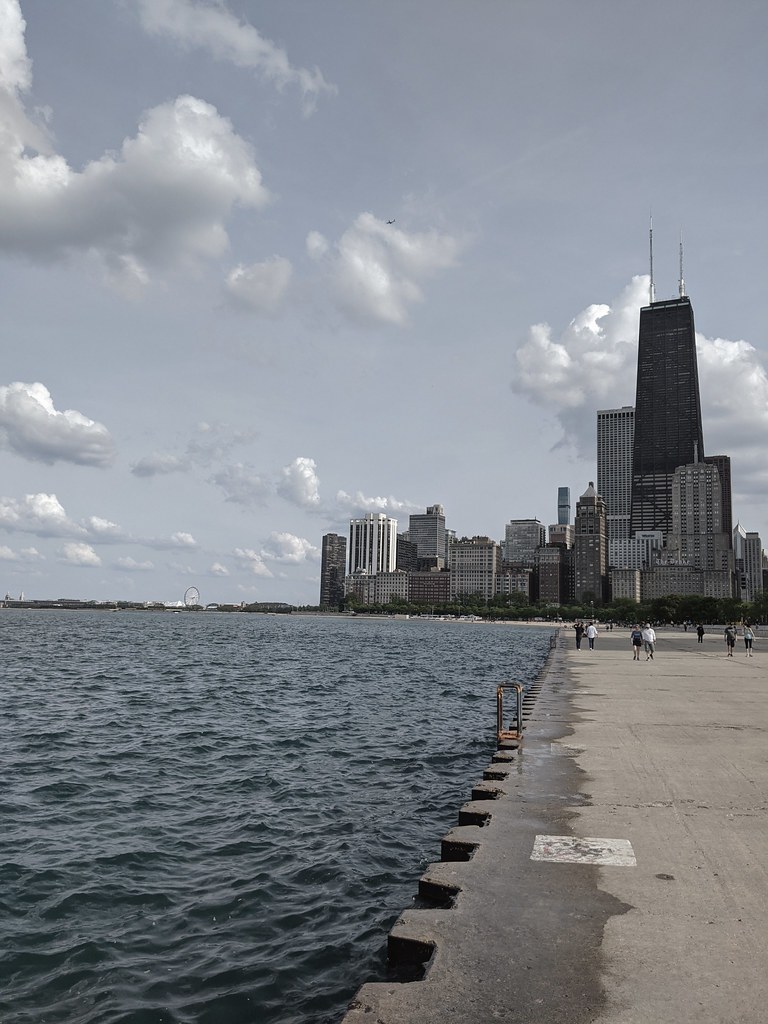 Breeze A cooling breeze by the lakefront, Chicago, IL, USA… Flickr