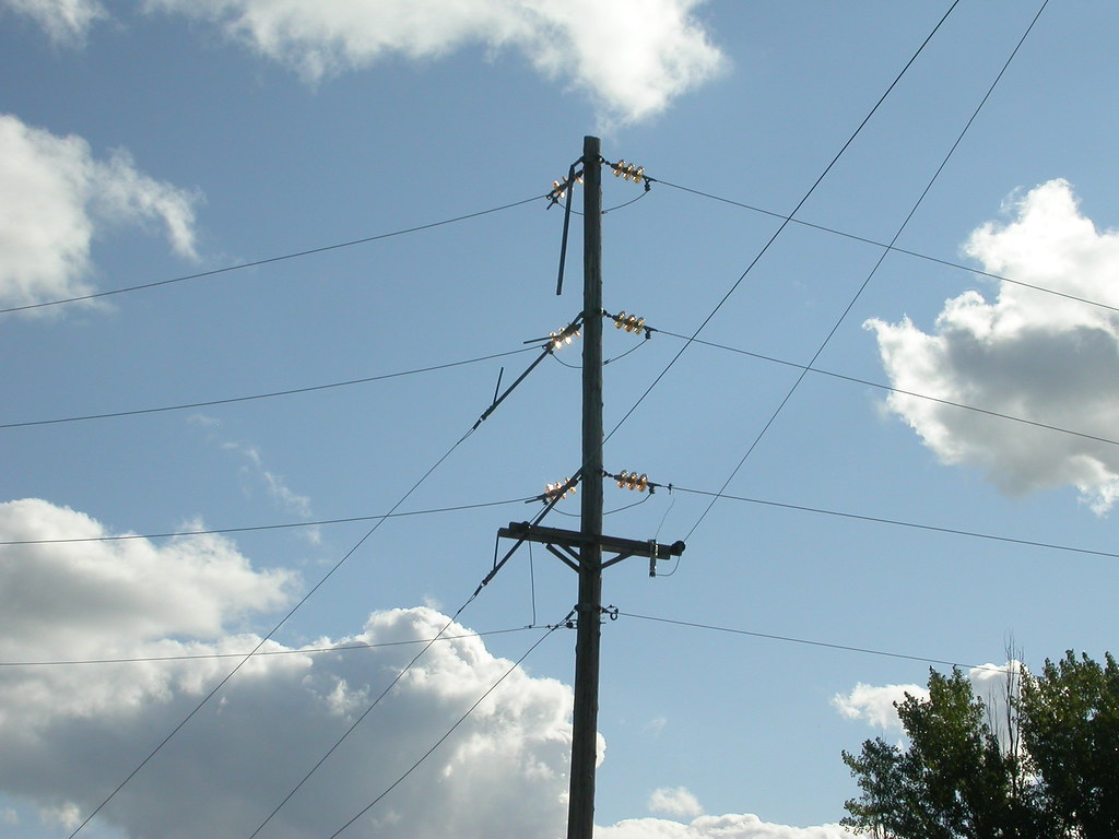 Northern States Power Glyndon, MN An old 23.9kV pole tha… Flickr