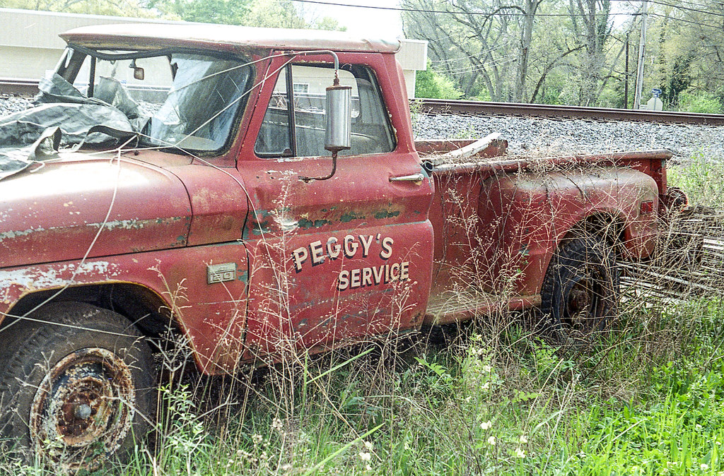No Service Now Orchard Hill, Kodak Ultramax 400 fi… Neal Wellons Flickr