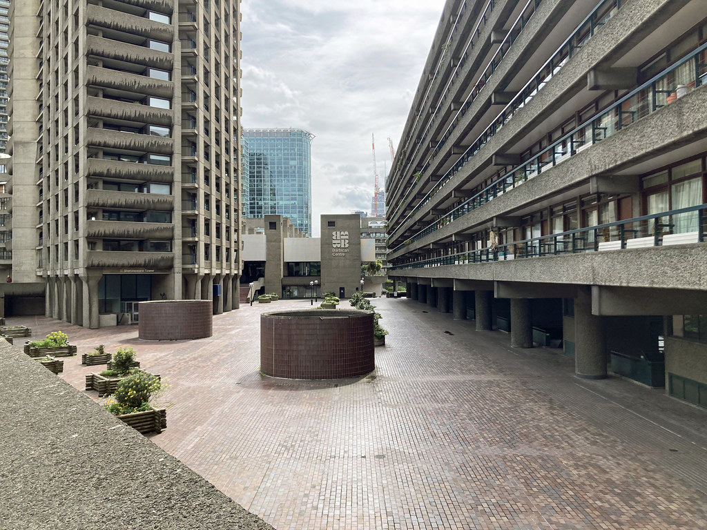 Defoe Place With Defoe House to the right, Shakespeare Tow… Flickr