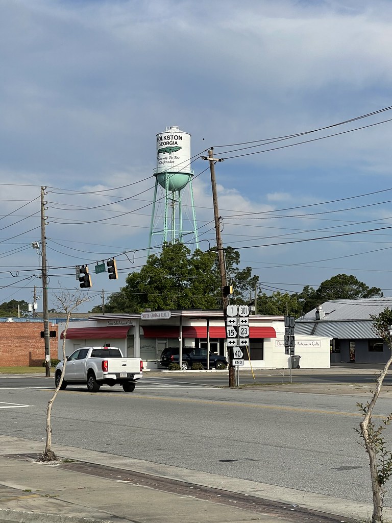 Water Tower in Folkston, devtmefl Flickr