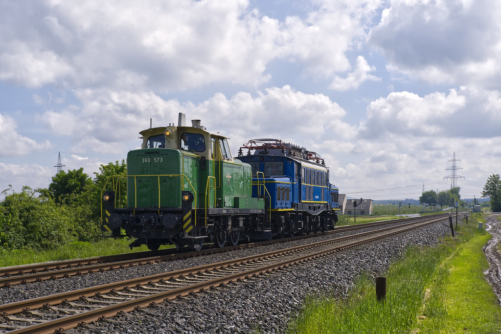 360 573 und 1020 041 bei Rheinbach Heute überführte 360 57… Flickr