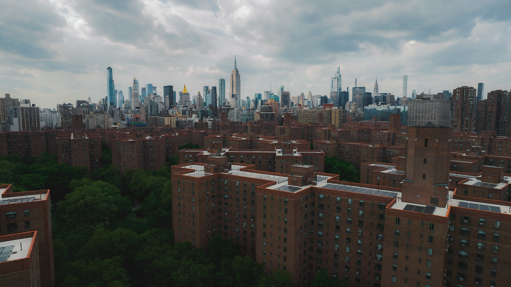 StuyTown Low flying test flight though Stuy Town Fran Coleman Flickr
