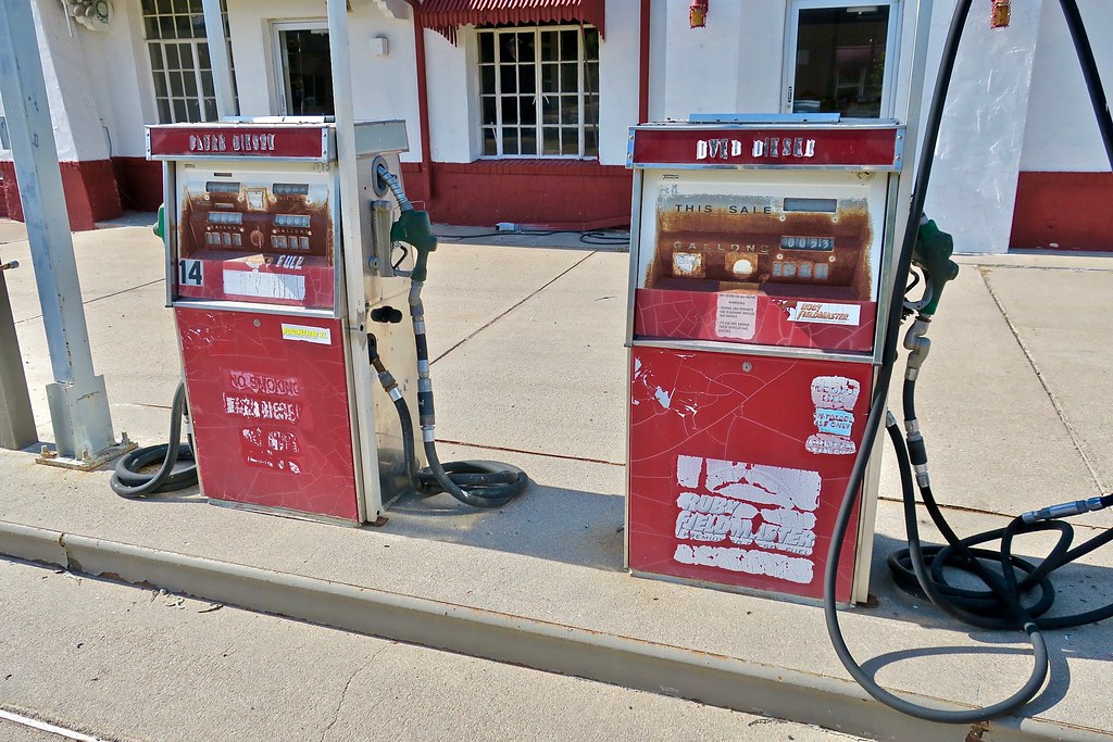 Vintage Gas Station, Dighton, KS Ols gas pumps at a vintag… Flickr