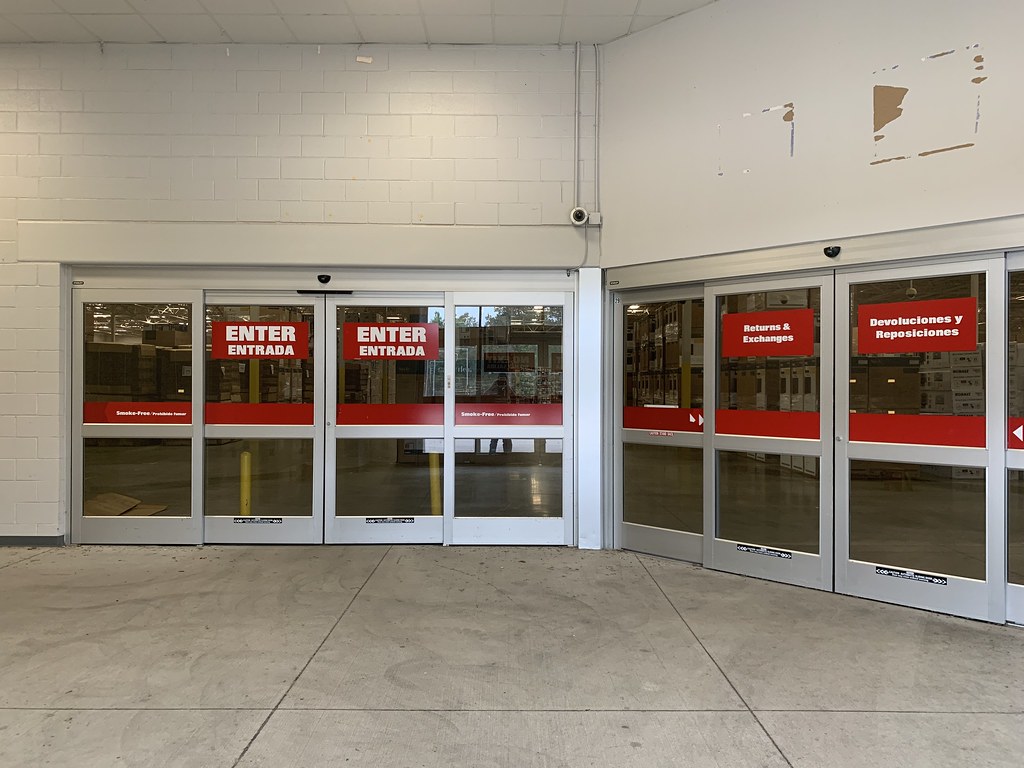 Former Lowe's Emporia, Virginia This store closed in 201… Flickr