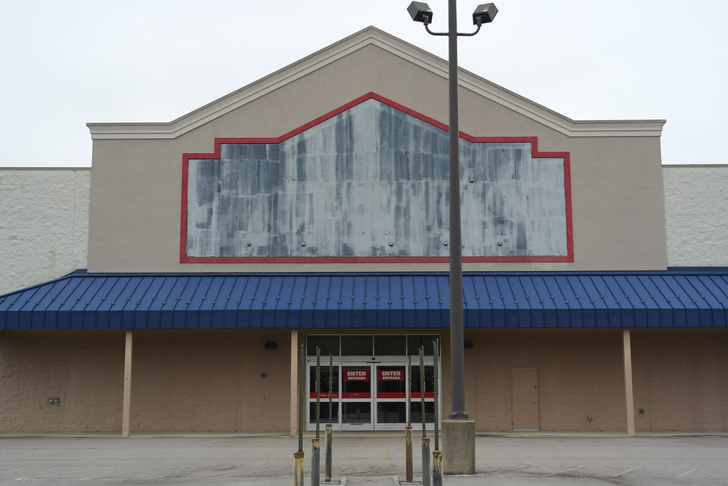 Former Lowe's Emporia, Virginia This store closed in 201… Flickr