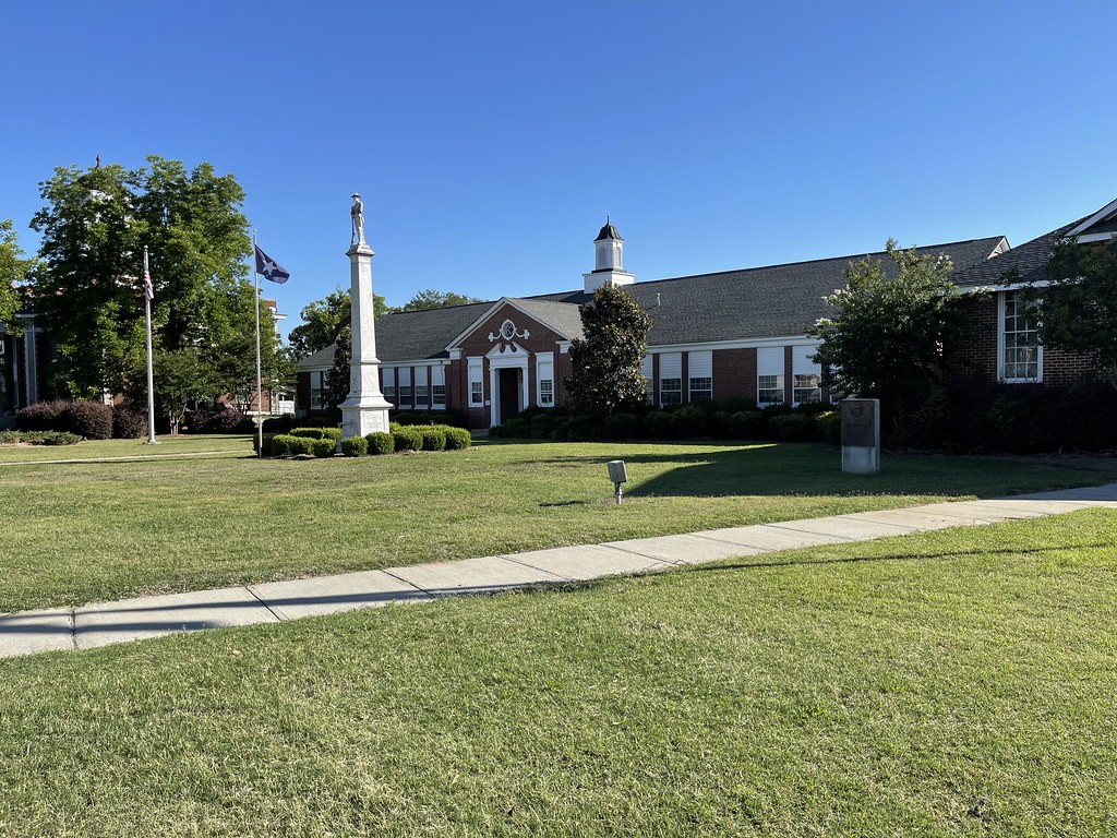 City Hall. Cochran, Confederate Monument in front… Flickr