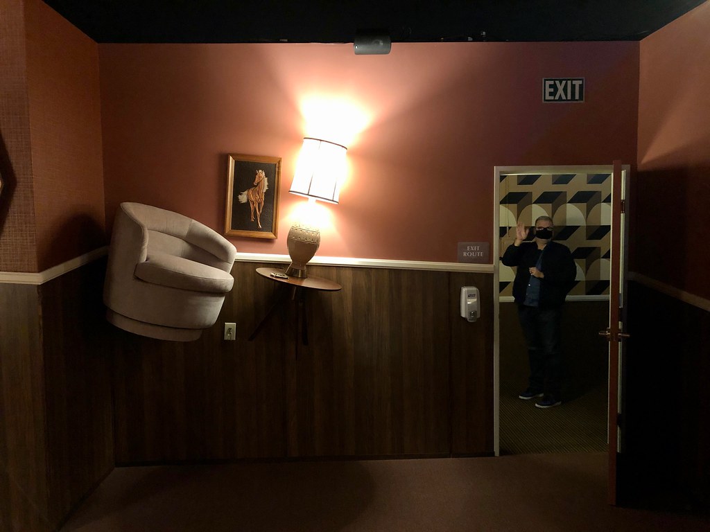 Madcap Motel Elsewhere 940 East 4th St, Los Angeles, CA jericl cat