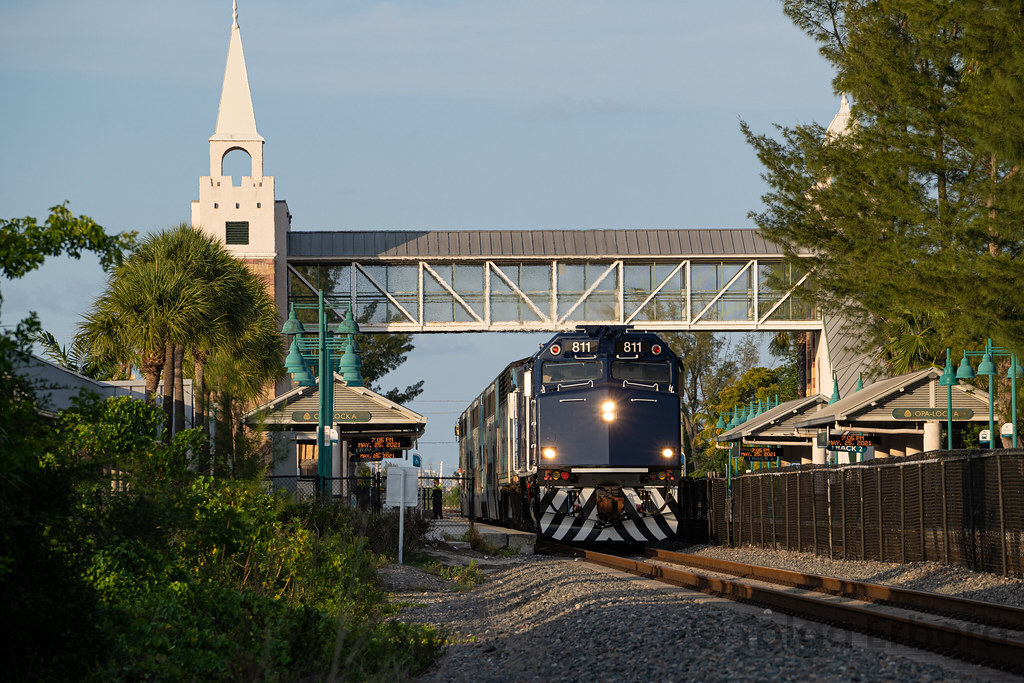 F40PH Friday TriRail P641 calls at Opalocka station with… Flickr