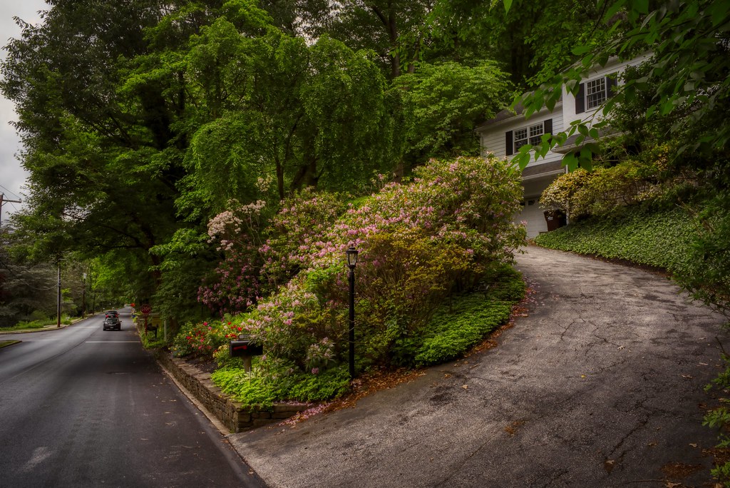 Houses in the hills of Gulph Mills, Pa. Richard Frat Flickr