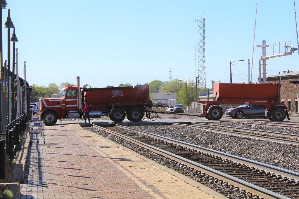 Transfer Dump Truck Peterbilt Flagstaff Arizona May 24, 20… Scott