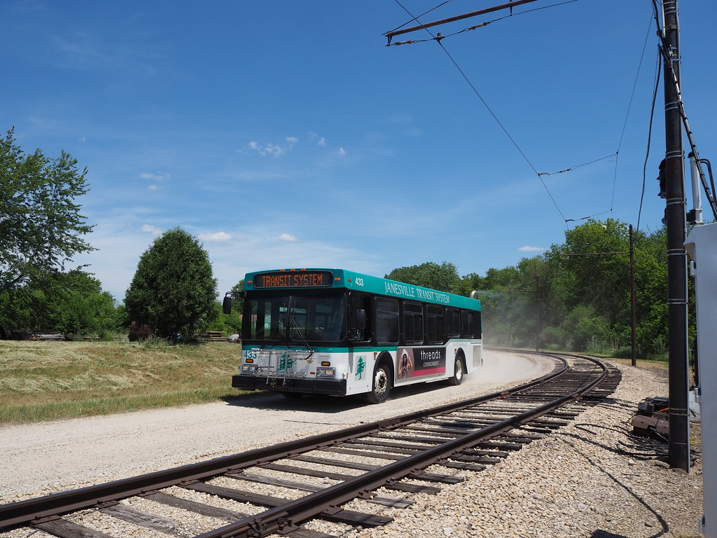 Janesville Transit System 433 on the yard road at the Illi… Flickr