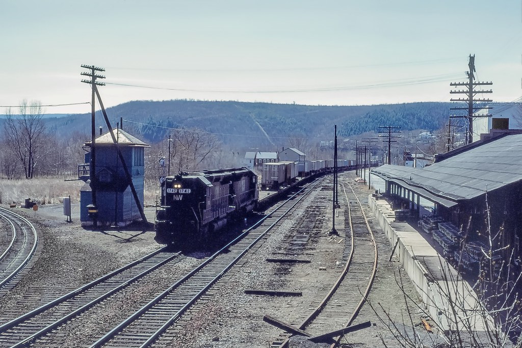 AP1 at Lehighton The hottest trains on the Lehigh Valley … Flickr