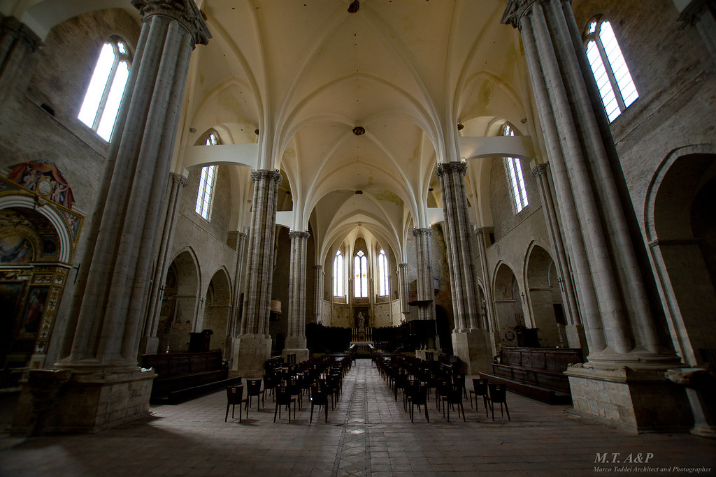 San Fortunato, Todi (PG) navata centrale Uno dei rarissi… Flickr