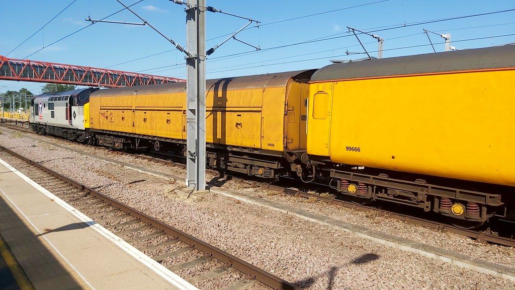 20210608_091528 Transrail grey livery 37240 in stabled… Flickr