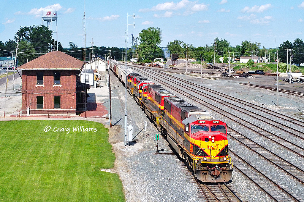 KCS 3952 Westbound 3MVNKC at Slater MO The Venice, IL, to … Flickr
