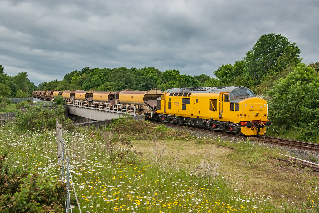 97303 HookaGate 97303 is seen crossing the A5 Shrewsbury… Flickr