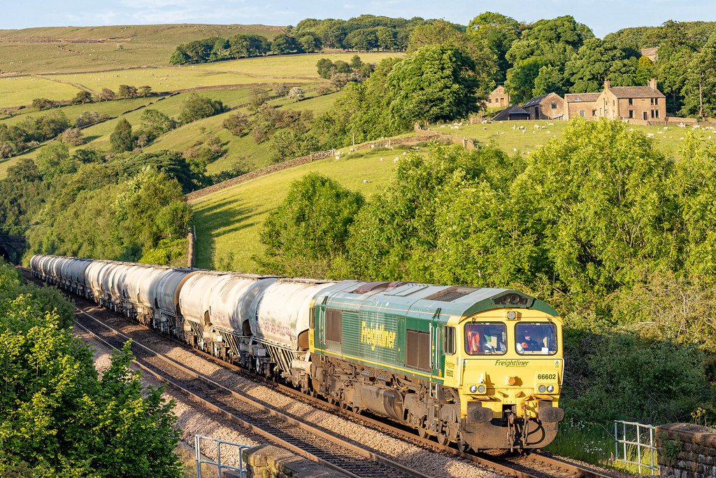 From West Thurrock Through Wash 66602 at Wash, Chinley Flickr