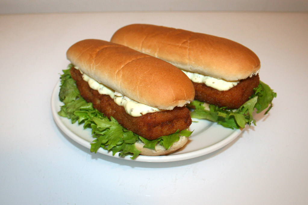 Fried fish burger with remoulade / Backfisch Burger mit Re… Flickr