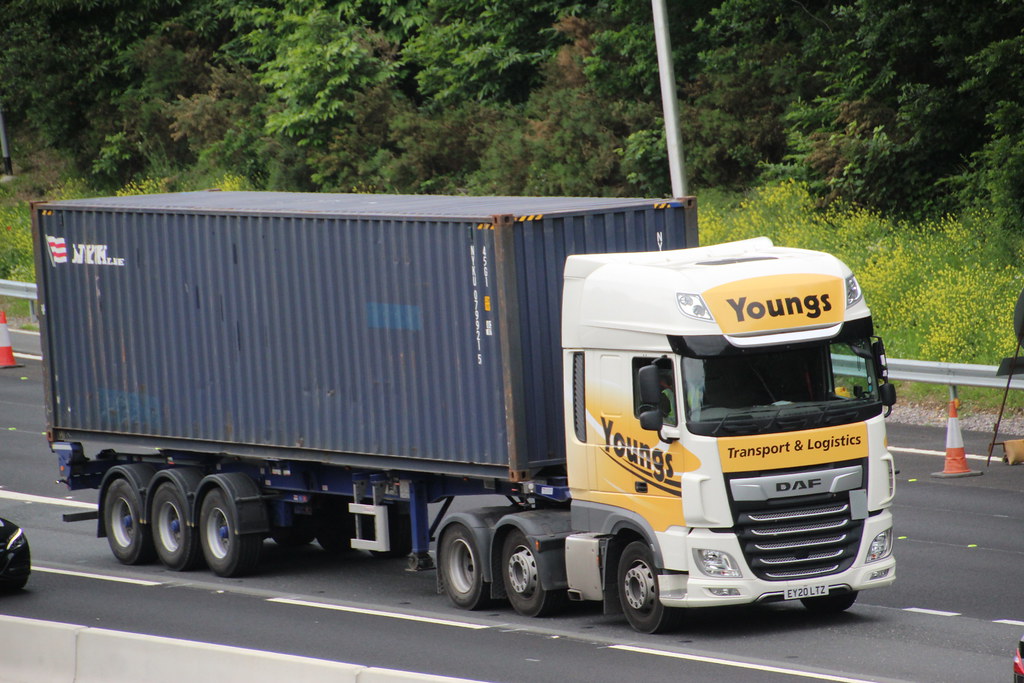 EY20LTZ YOUNGS TRANSPORT seen 11/06/21 on the eastbound M2… Flickr