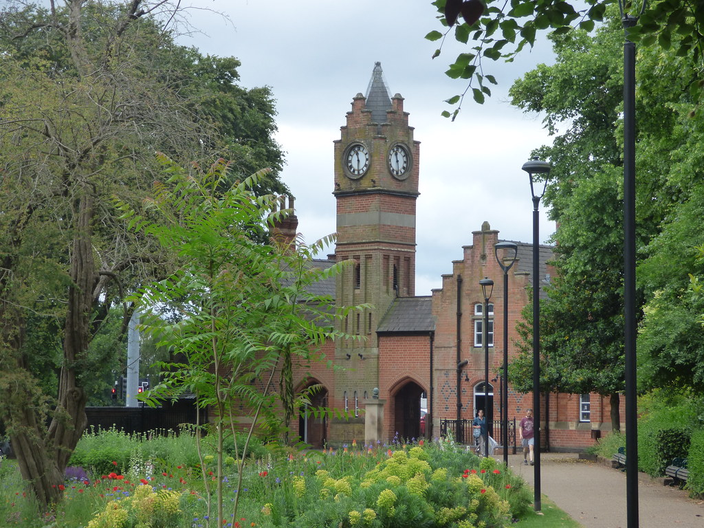 The Lodge at Walsall Arboretum A visit to Walsall Arboretu… Flickr