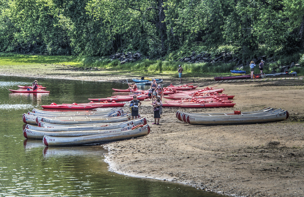 Canoe Parking Canoe and Kayak rental area, On the St. Croi… Flickr