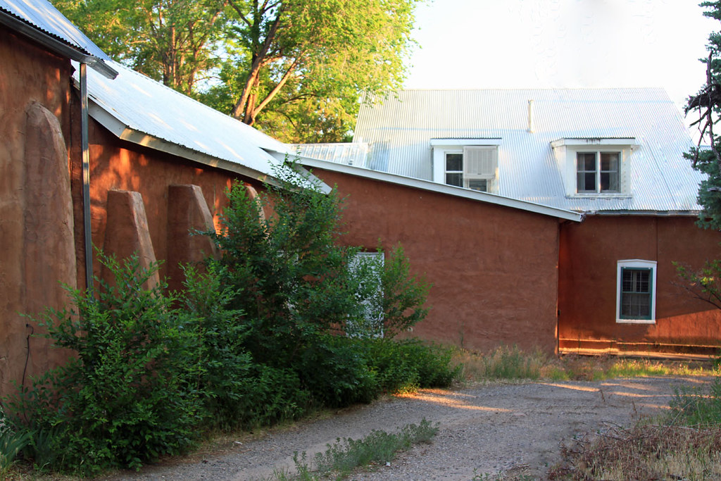 Plaza del Cerro, Chimayo, New Mexico Original adobe buildi… Flickr