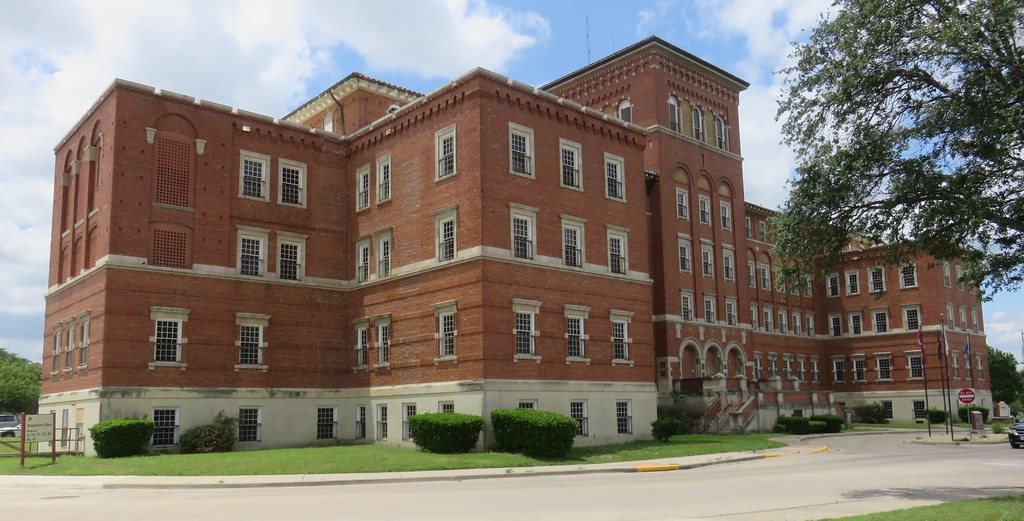 Main Building of the Waco Veterans Administration Hospital… Flickr