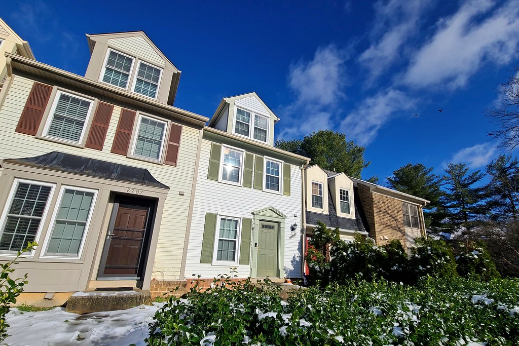 Townhouses in Montgomery Village, Maryland [04] A row of t… Flickr