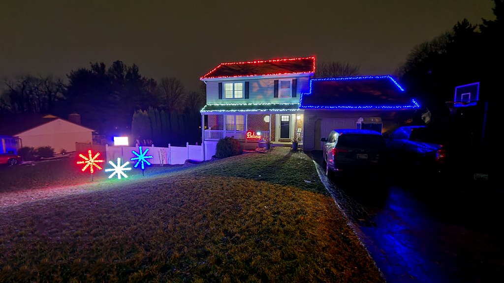 Ellicott City Lights, 2020 [02] Simple lighting display at… Flickr