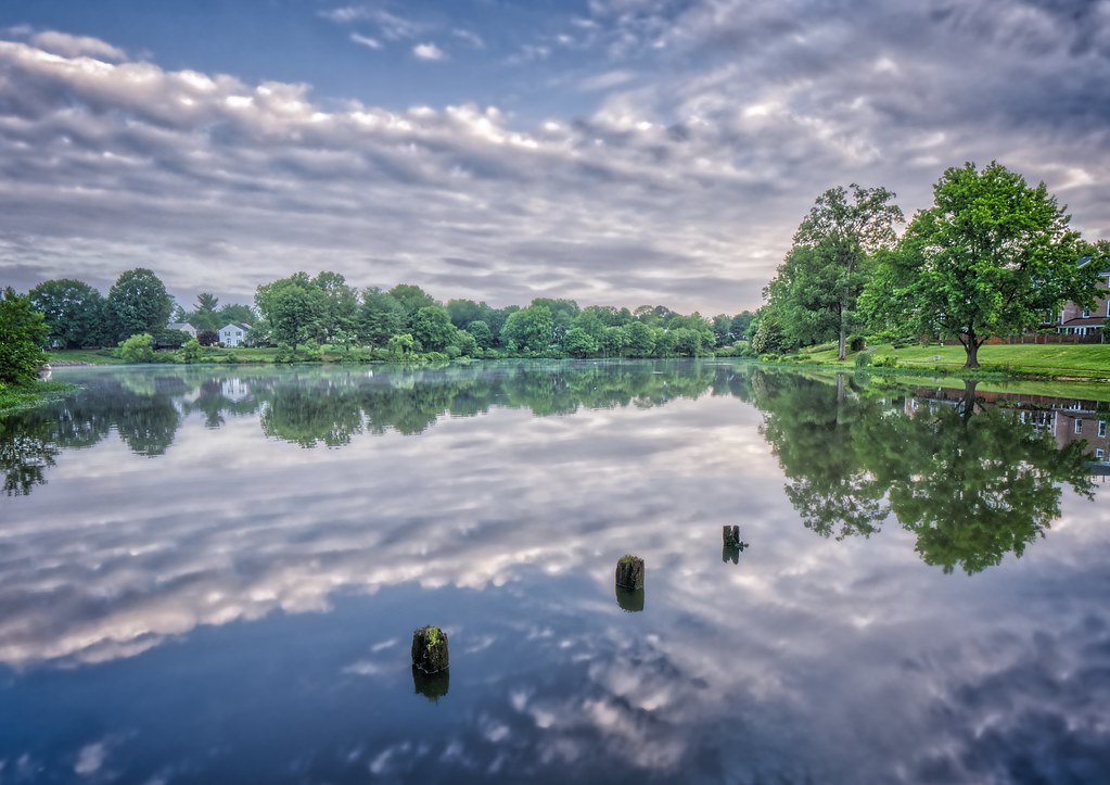 Cloudy Reflections HSS Morning walk on Lake Braddock, VA… Flickr