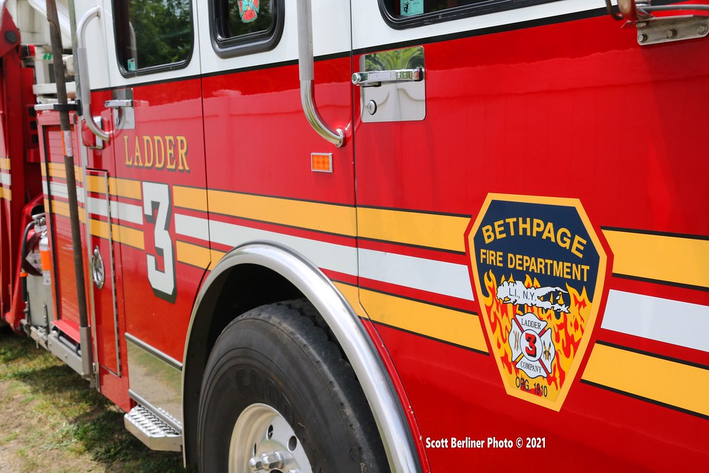 BETHPAGE, NY FIRE DEPARTMENT TOWER LADDER 3 Scott Berliner Flickr