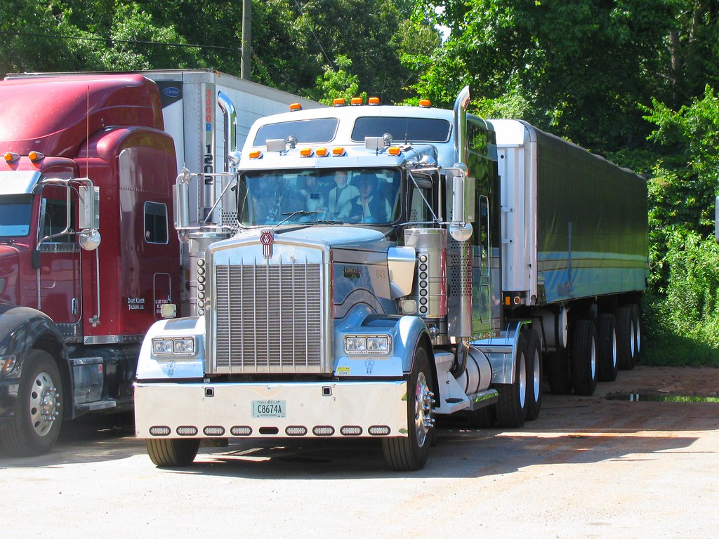 AAAA Lilly Trucking Flickr