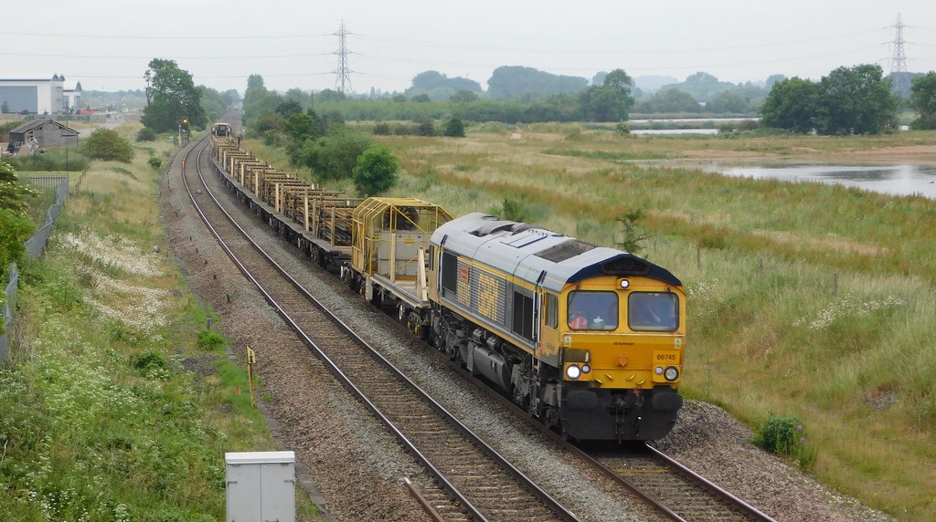 66745 BartonunderNeedwood, Staffordshire GB Railfreigh… Flickr