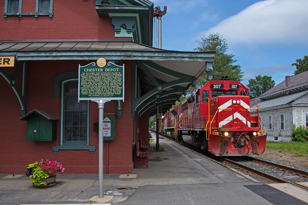 Passing Chester Depot Vermont Railway's GMRC 263 at the Ch… Flickr