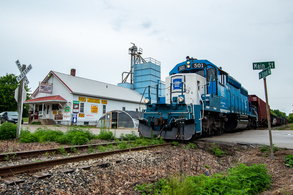 Abrams Elevator ELS 501 passes the COOP in Abrams WI recekasten