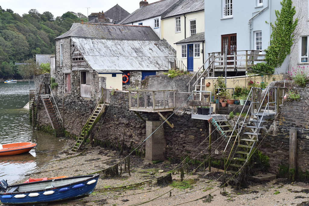 Low Tide Fowey, by the Bodinnik Ferry, Cornwall, UK. rogerneil Flickr