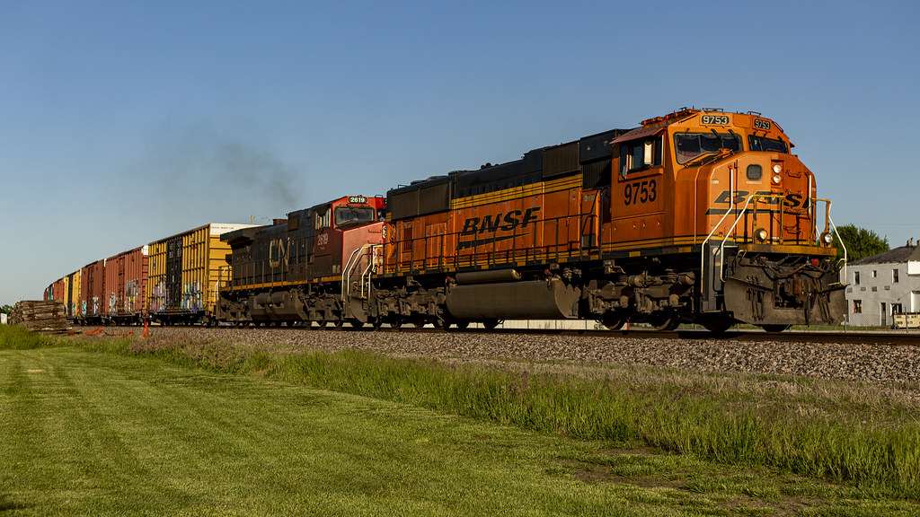 SD70MAce Coatsburg, IL Michael Arnold Flickr