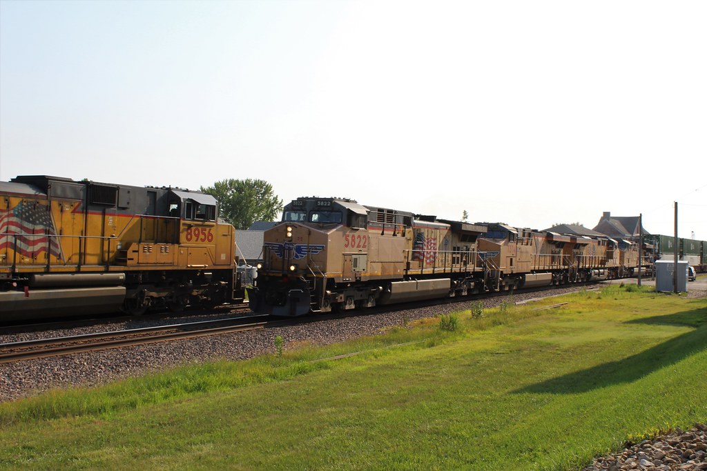 Belle Plaine Meet Westbound Autos meet a EB Z at Belle Pla… Flickr