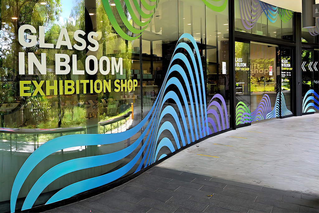 Glass in Bloom The exhibition shop at the Bayfront Plaza, … Flickr