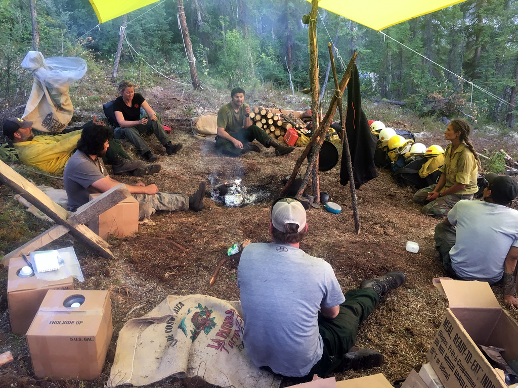 PHO_Chattingatcamp_bi_20170718 (Clockwise starting at top … Flickr