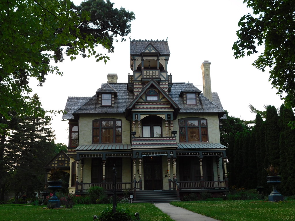 A. H. Allyn House Delavan, Wisconsin The 3 story Queen Ann… Flickr