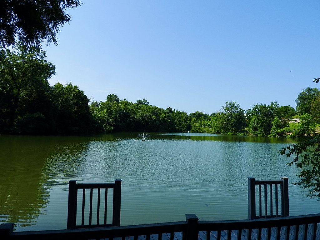 Mesker Park Zoo The Mesker Park Zoo in Evansville, Indiana… Flickr